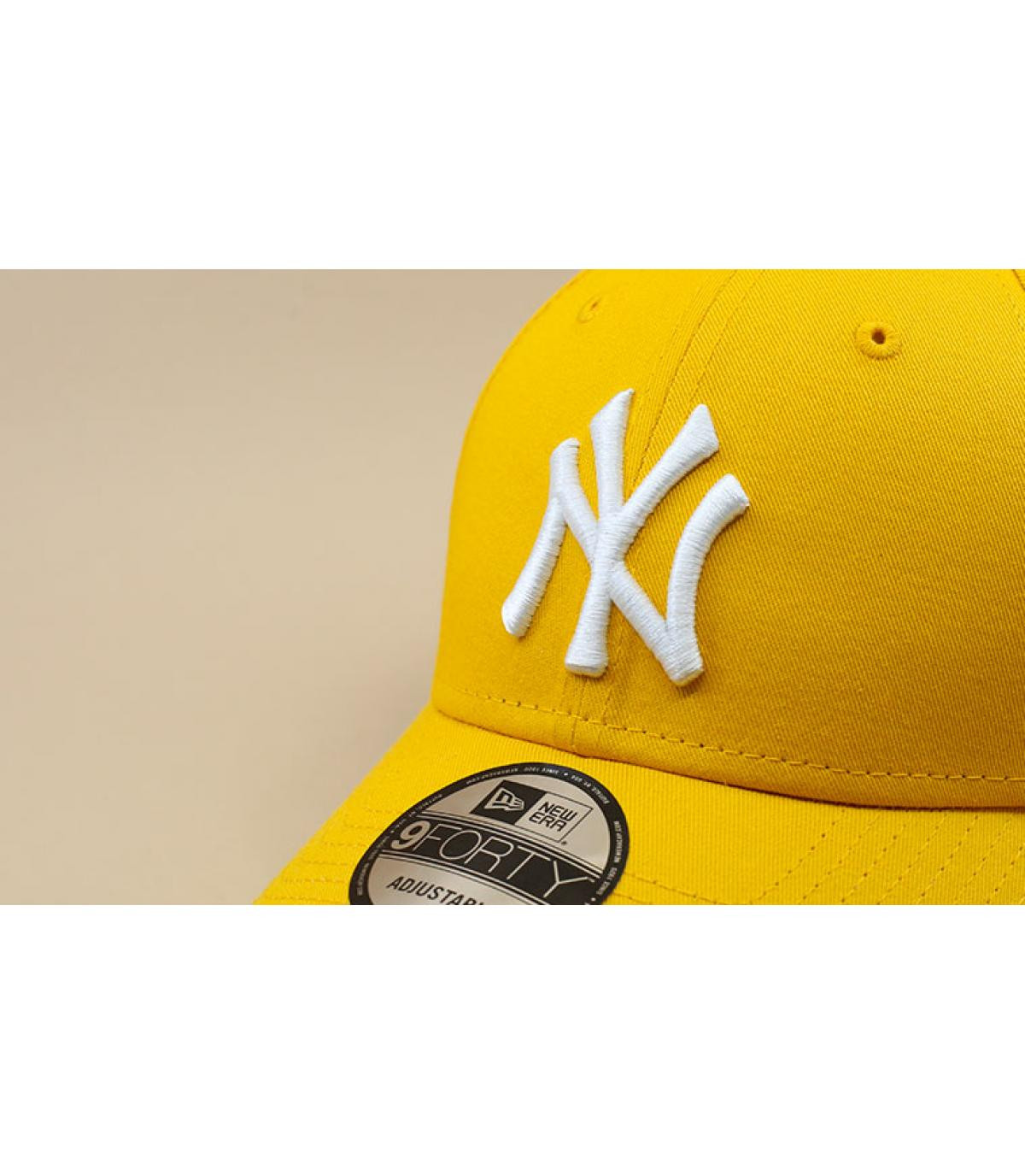 casquette NY jaune blanc